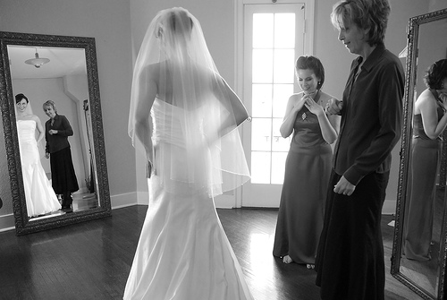 Top 4 Tips for Wearing Your Mom’s Wedding Dress